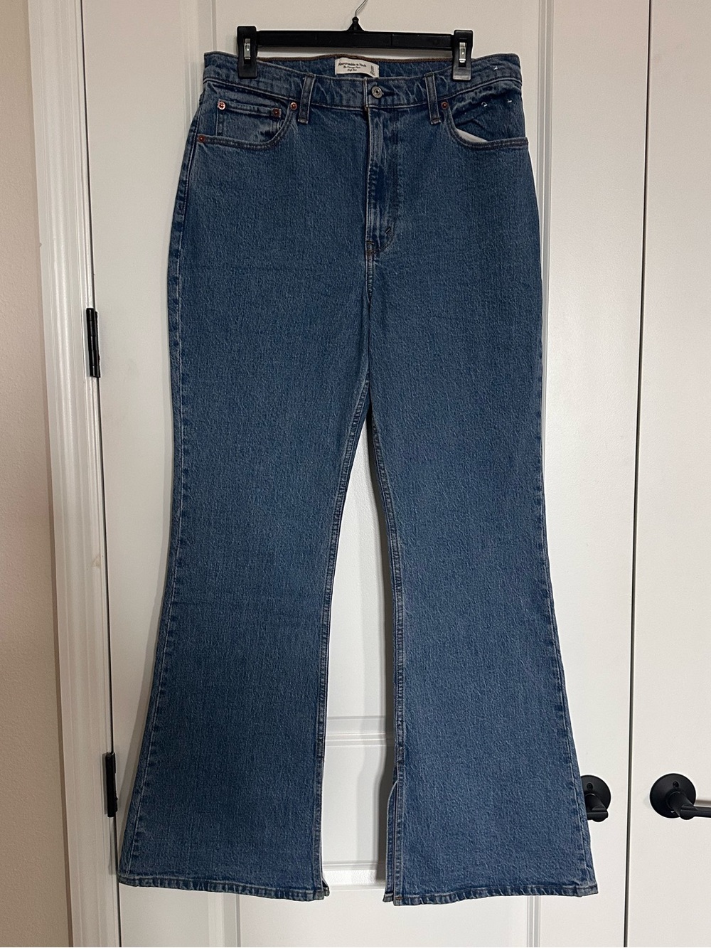 Abercrombie & Fitch “The Vintage Flare” High Rise Jean SZ 31